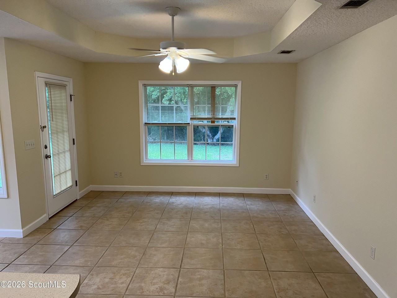 185 Drew Cir - Photo 4 of 11