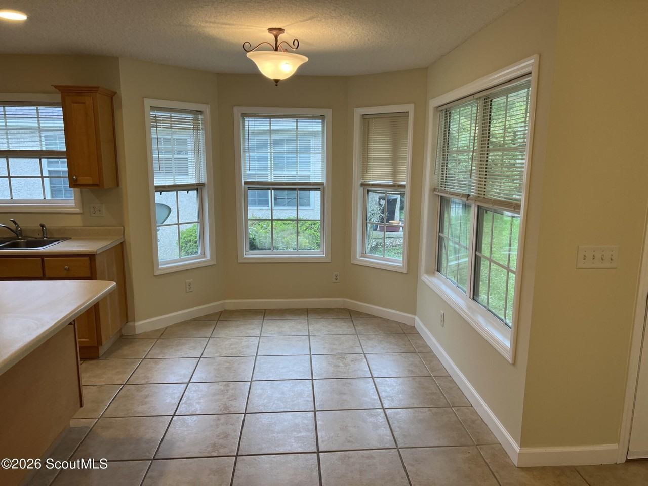185 Drew Cir - Photo 5 of 11