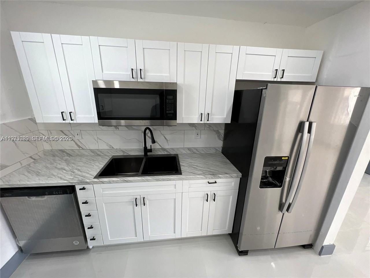 2441 Nw 32nd St - Photo 5 of 8
