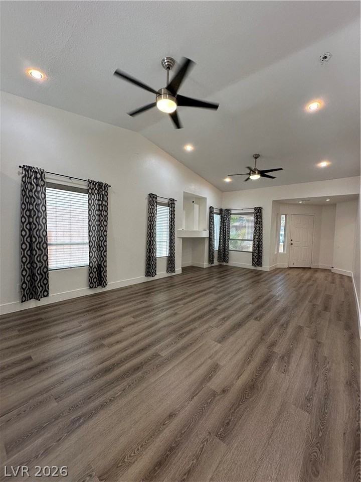 1515 Emerald Peak Ave - Photo 2 of 33