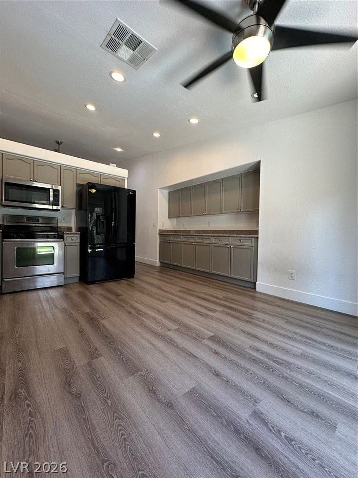 1515 Emerald Peak Ave - Photo 6 of 33