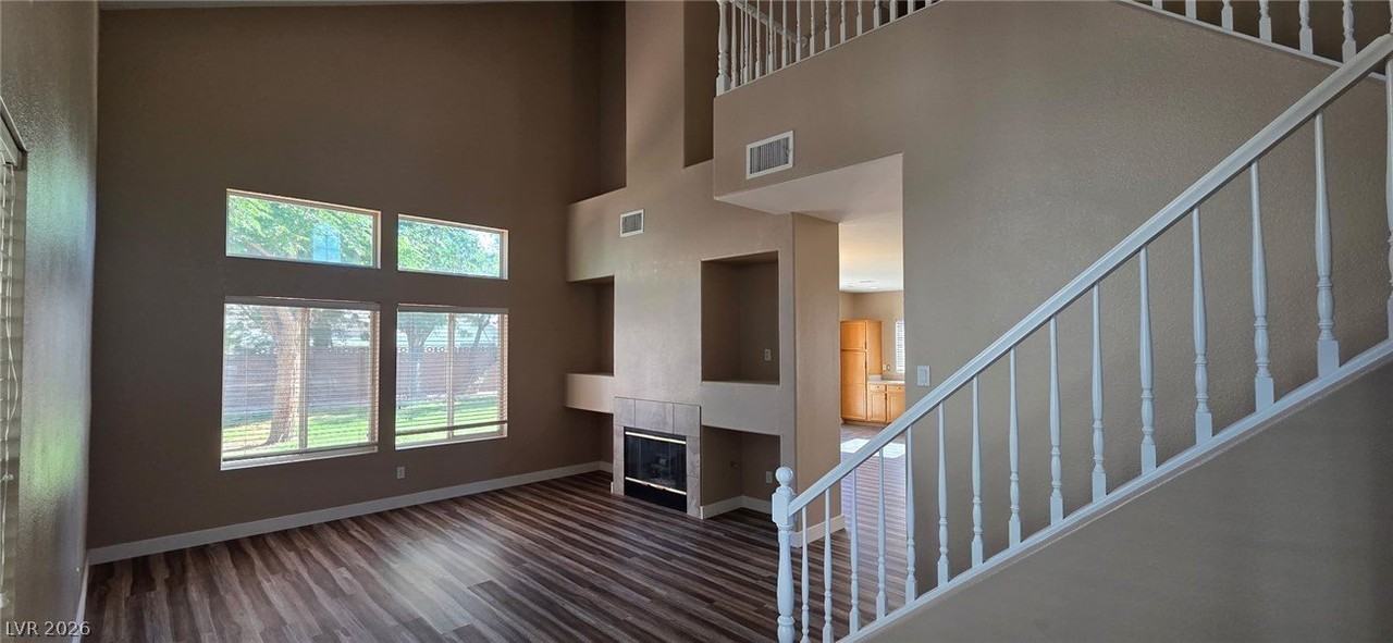 1132 Castle Point Ave - Photo 4 of 22