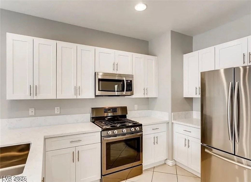 227 Charming Ct - Photo 7 of 17