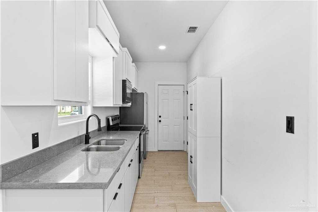 823 N Abbey Ave #3 - Photo 5 of 19