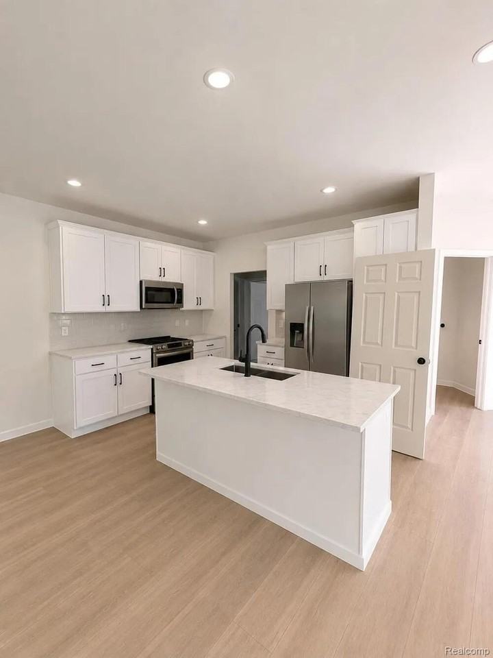 6511 State Rd - Photo 7 of 27