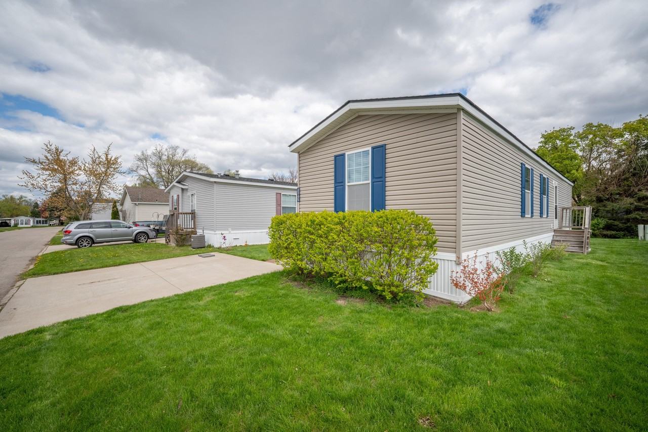 183 Flicker St - Photo 2 of 28