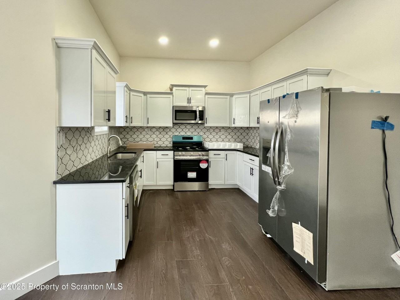 105 Parkdale Dr - Photo 2 of 23