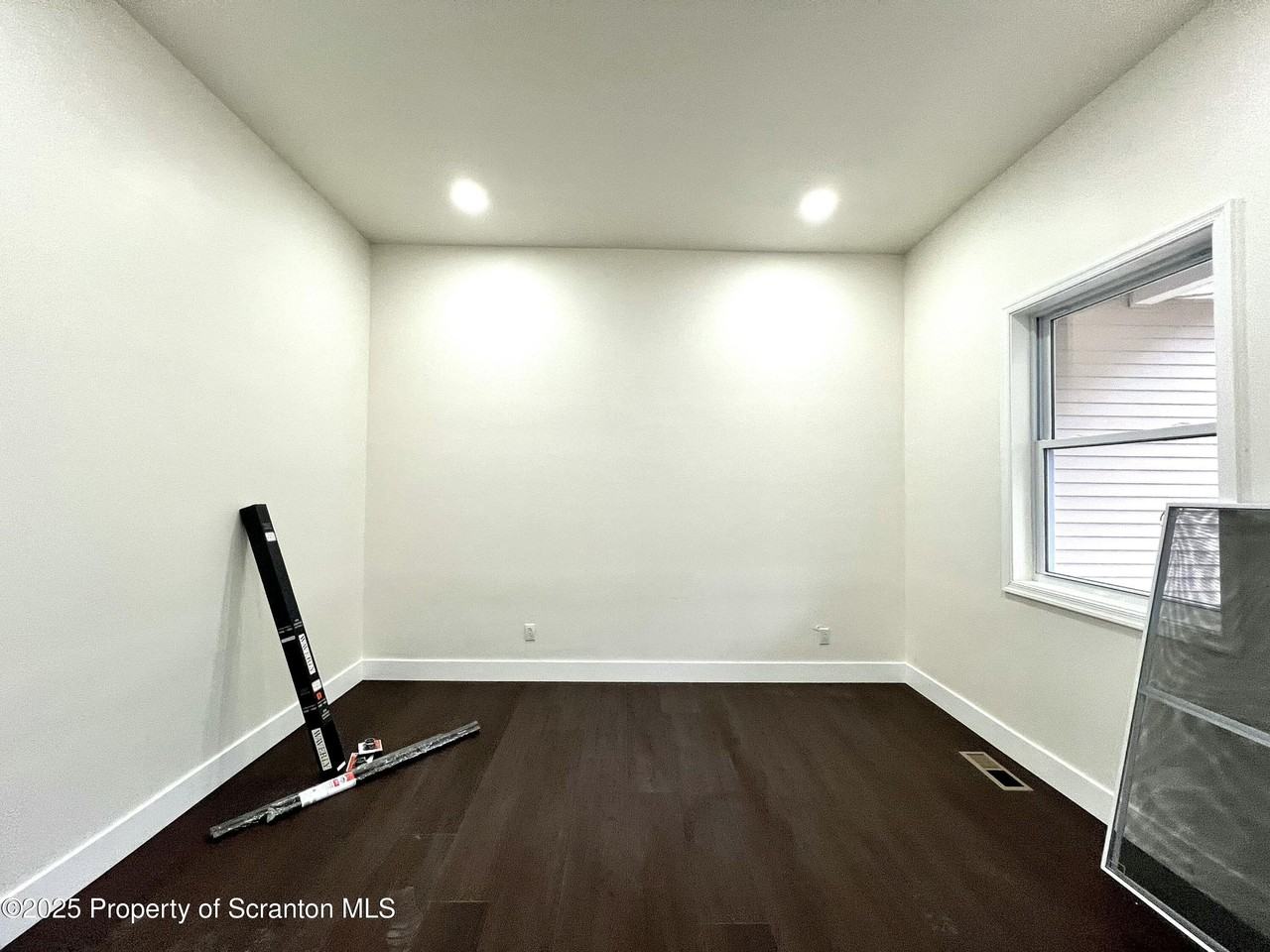 105 Parkdale Dr - Photo 3 of 23