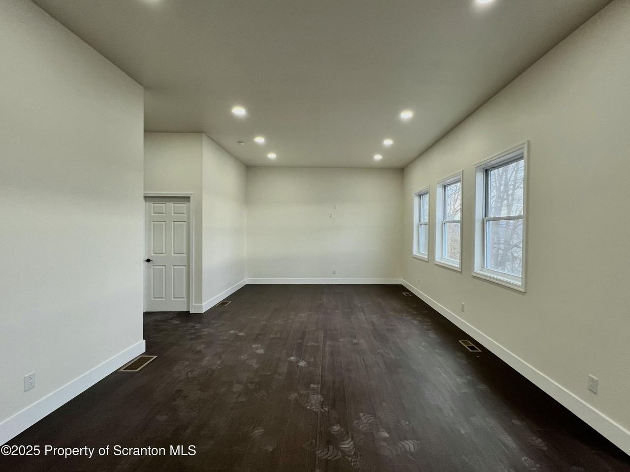 105 Parkdale Dr - Photo 4 of 23