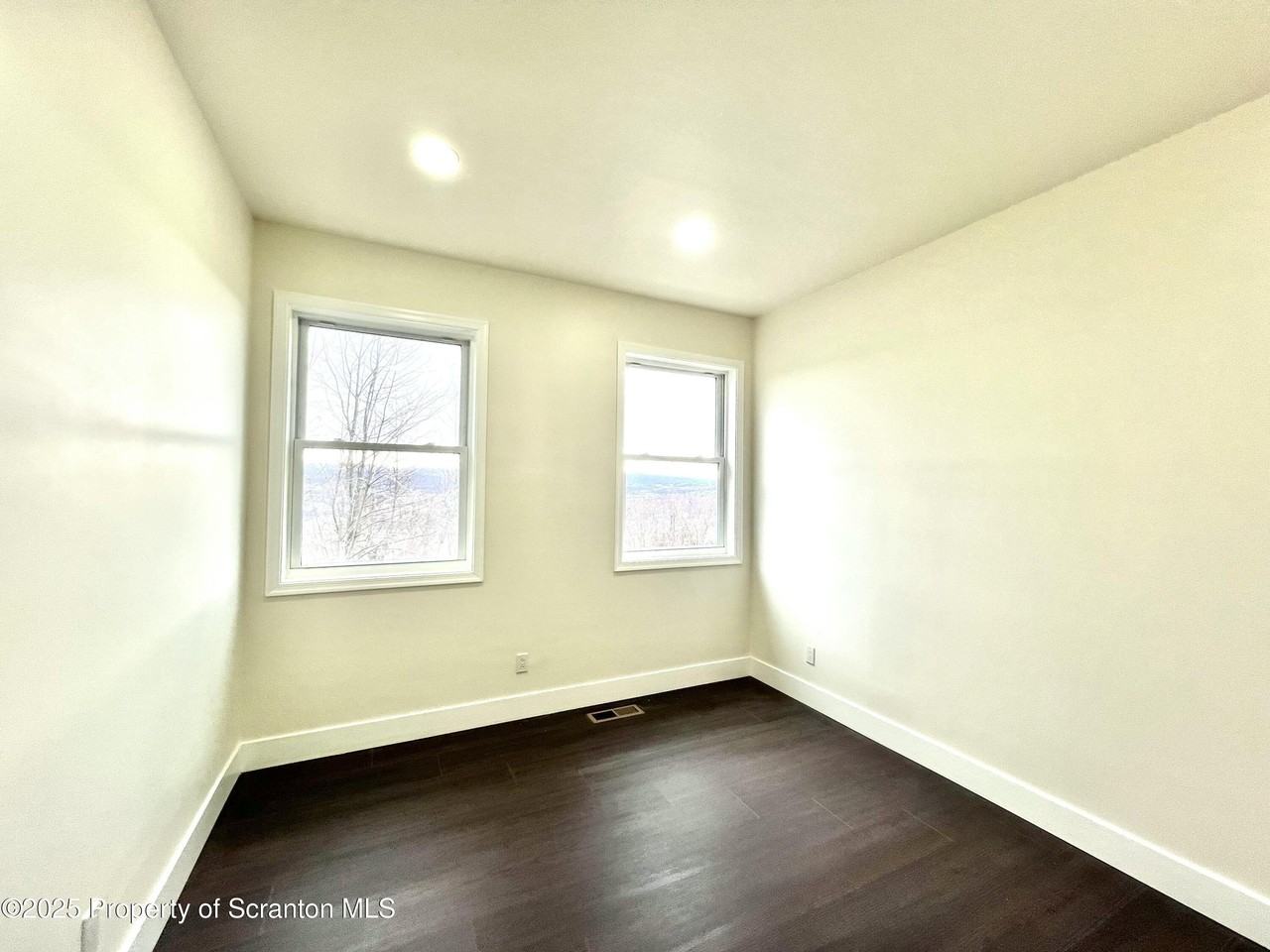 105 Parkdale Dr - Photo 6 of 23