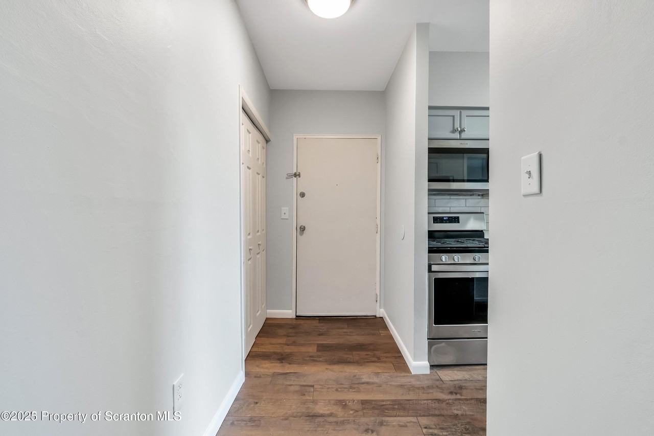 1711 Summit Pointe - Photo 2 of 13