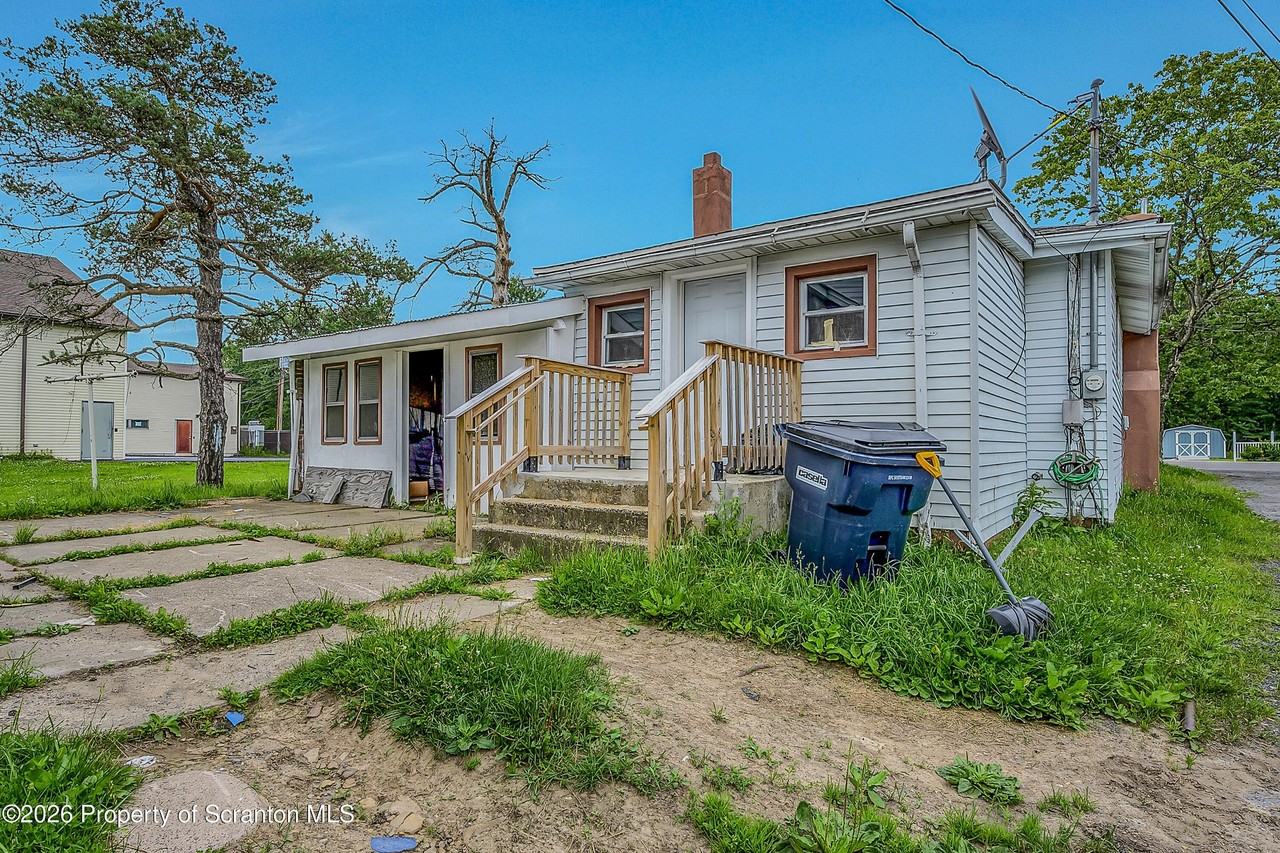 664 Laurel Dr - Photo 4 of 21
