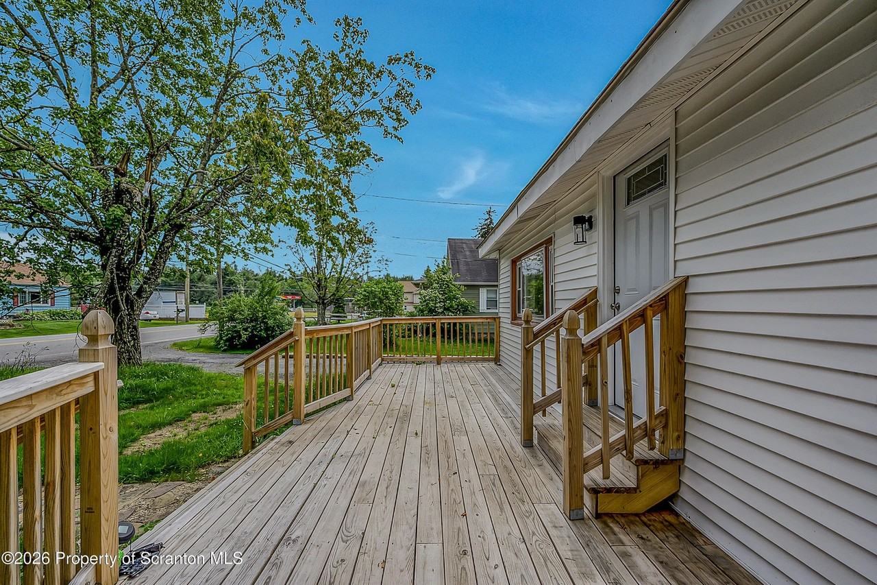 664 Laurel Dr - Photo 5 of 21