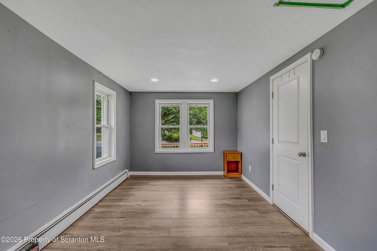 664 Laurel Dr - Photo 6 of 21