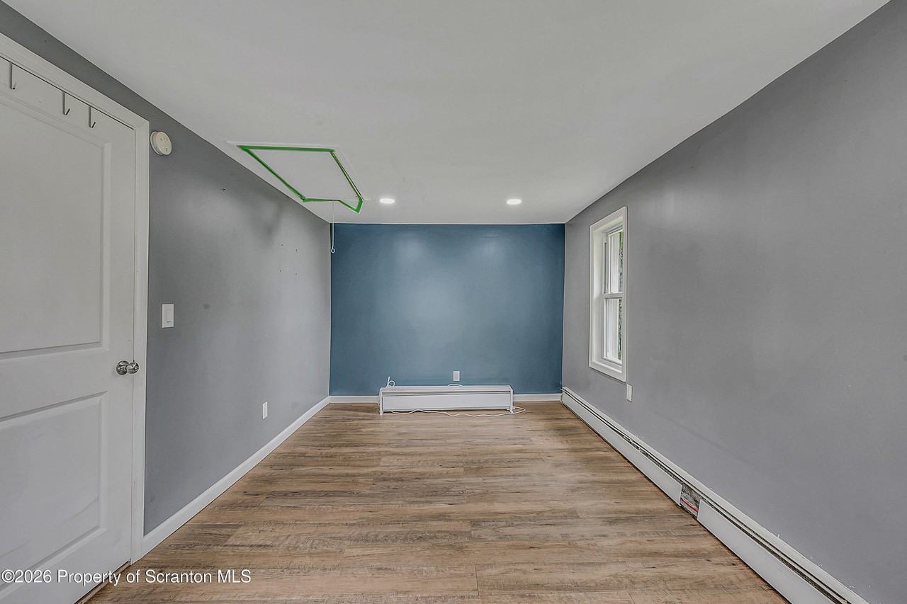 664 Laurel Dr - Photo 7 of 21