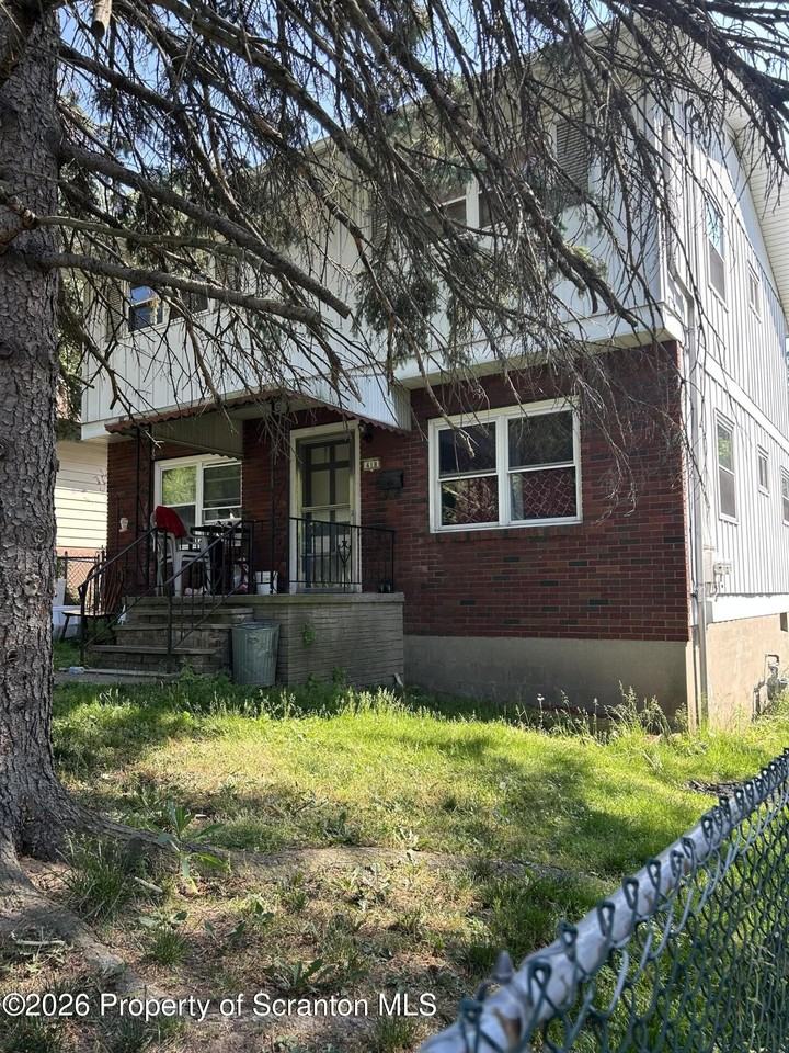 418 Pear St #2ndFL - Photo 2 of 18