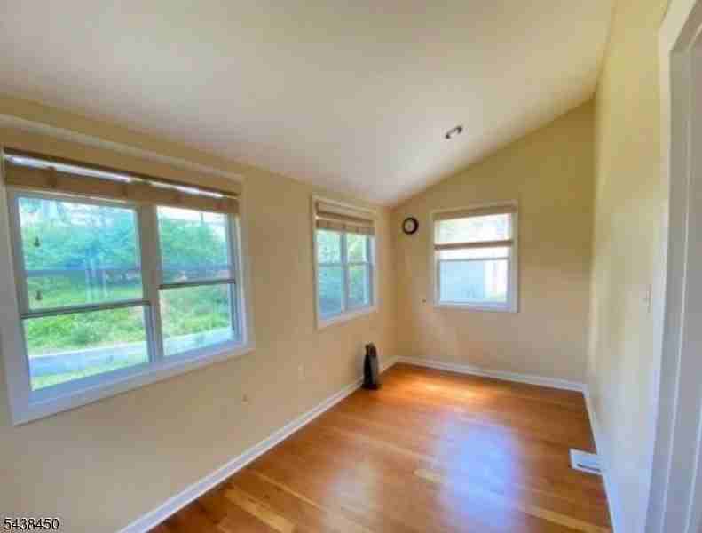 40 Amherst Pl - Photo 3 of 10