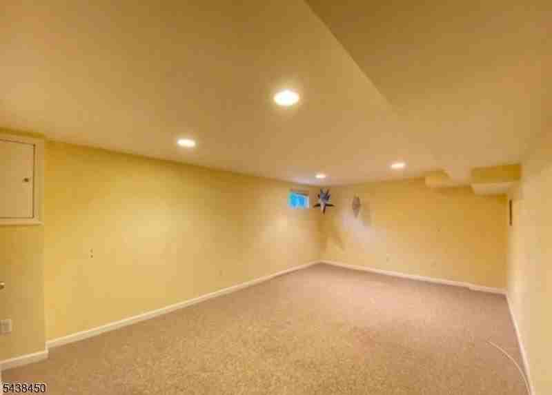 40 Amherst Pl - Photo 5 of 10