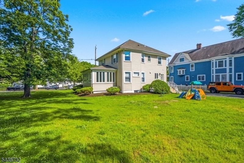 306 Walnut Ave - Photo 5 of 39