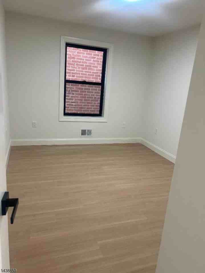 5 Montclair Ave - Photo 5 of 9