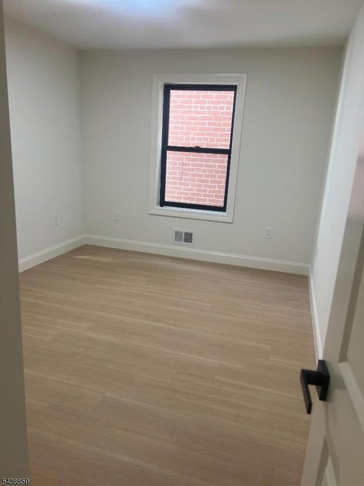 5 Montclair Ave - Photo 6 of 9