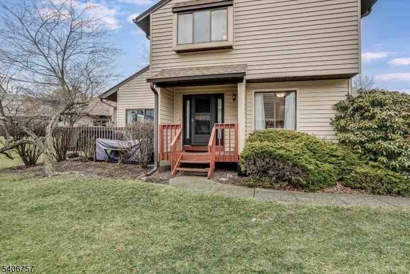 7 Eagle Dr - Photo 2 of 29