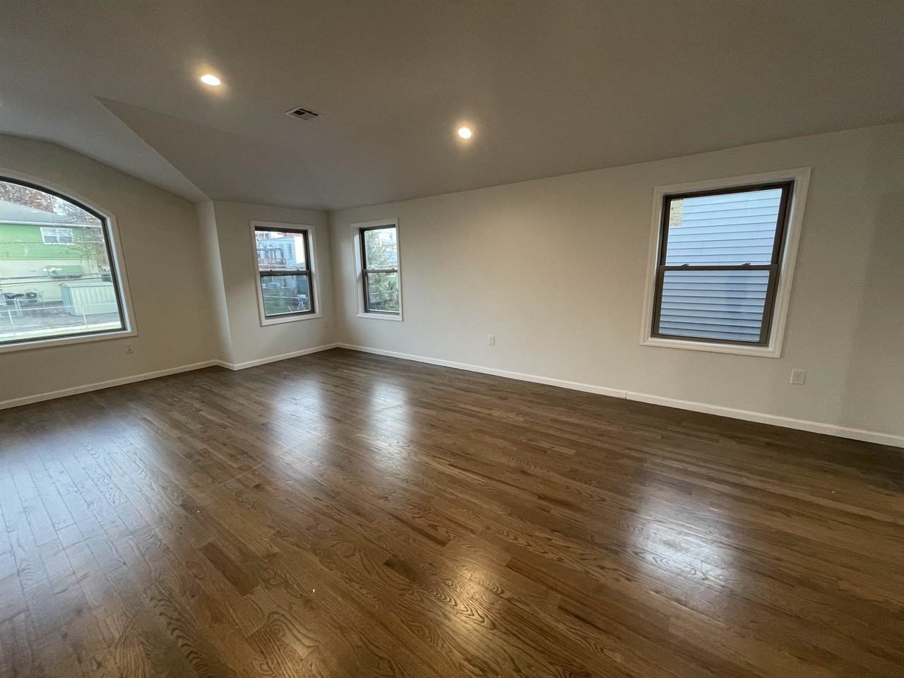 7611 Newkirk Ave - Photo 3 of 17