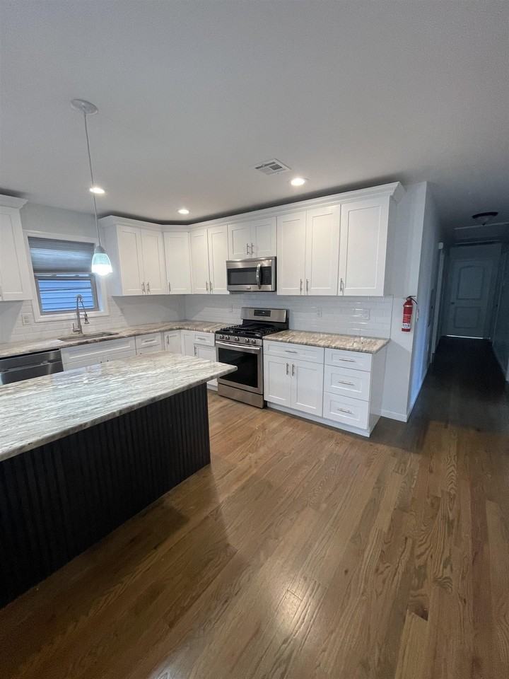 7611 Newkirk Ave - Photo 4 of 17