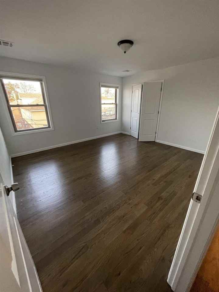 7611 Newkirk Ave - Photo 7 of 17