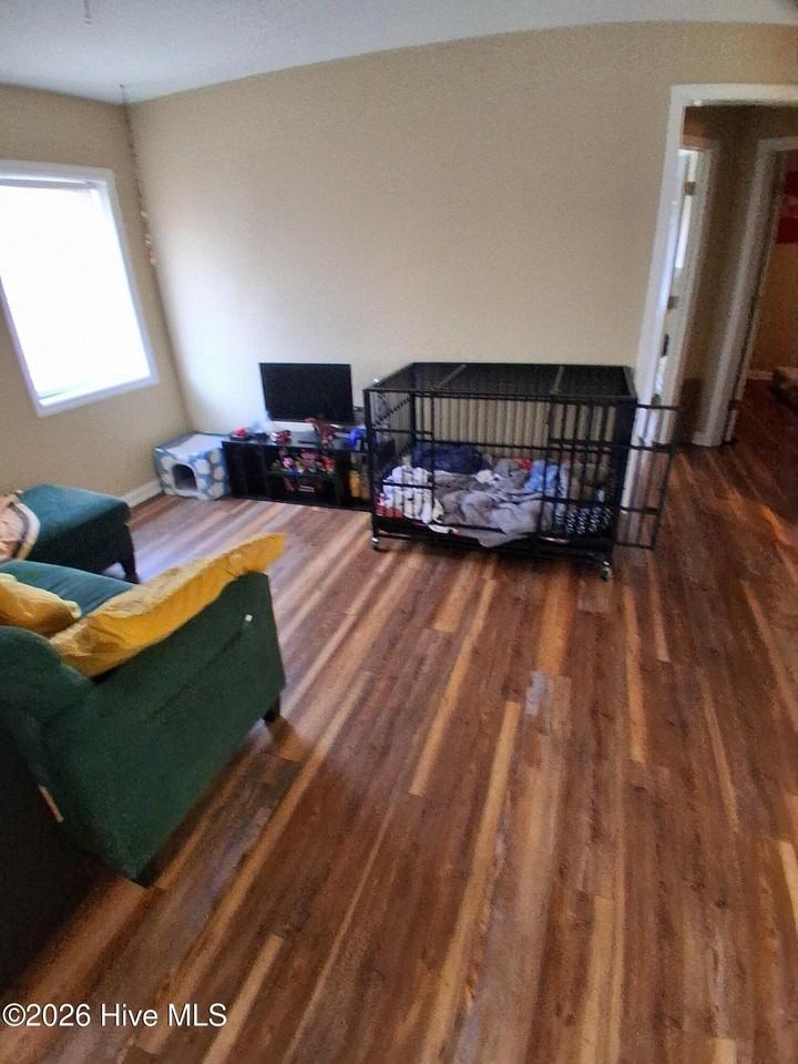 623 Hancock St - Photo 7 of 12