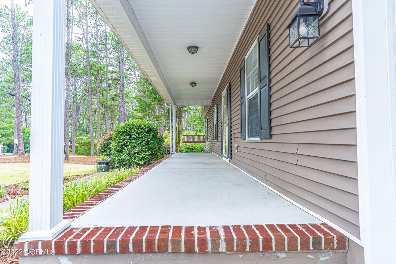 465 Crestview Rd - Photo 2 of 50