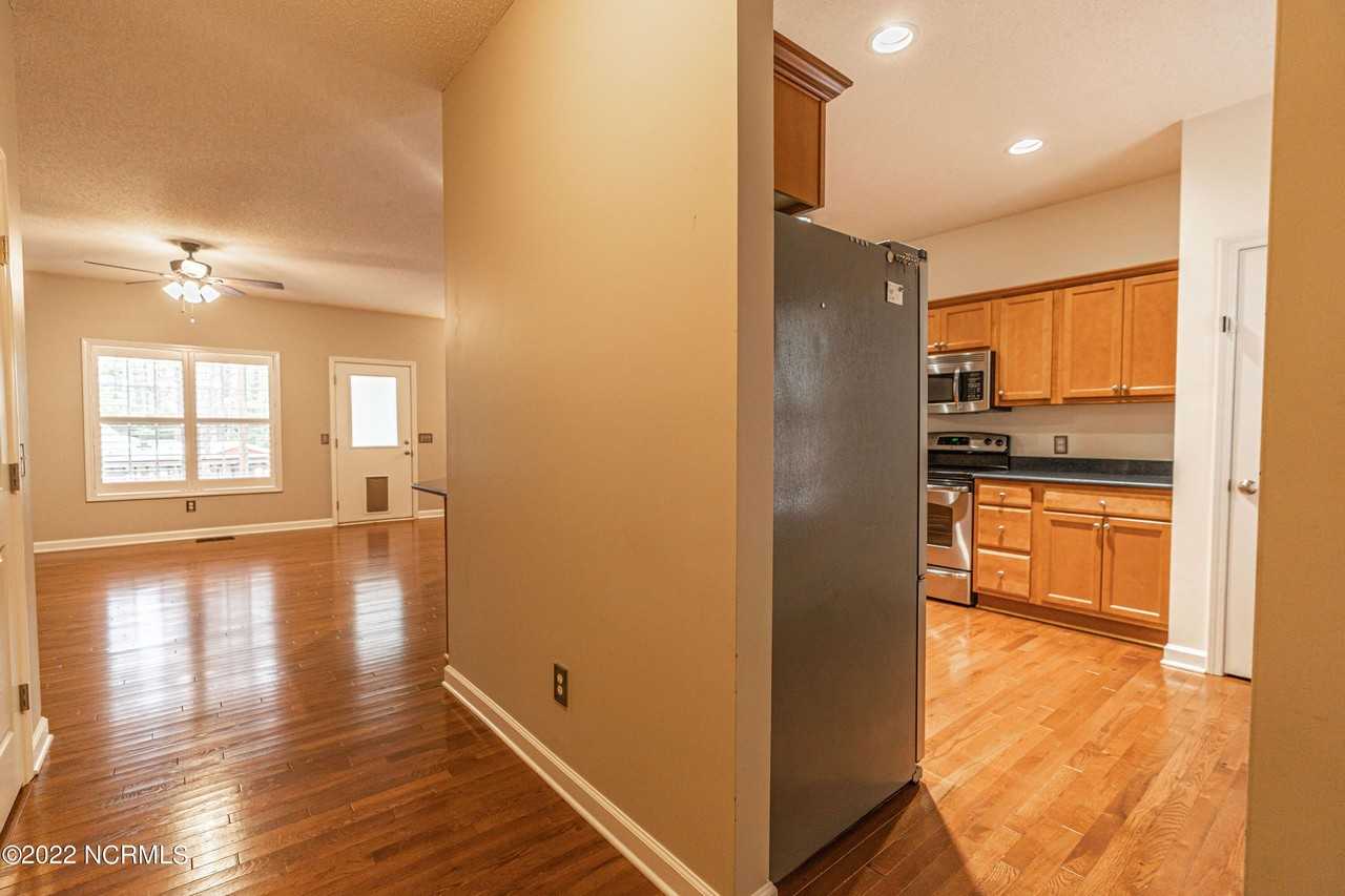 465 Crestview Rd - Photo 3 of 50