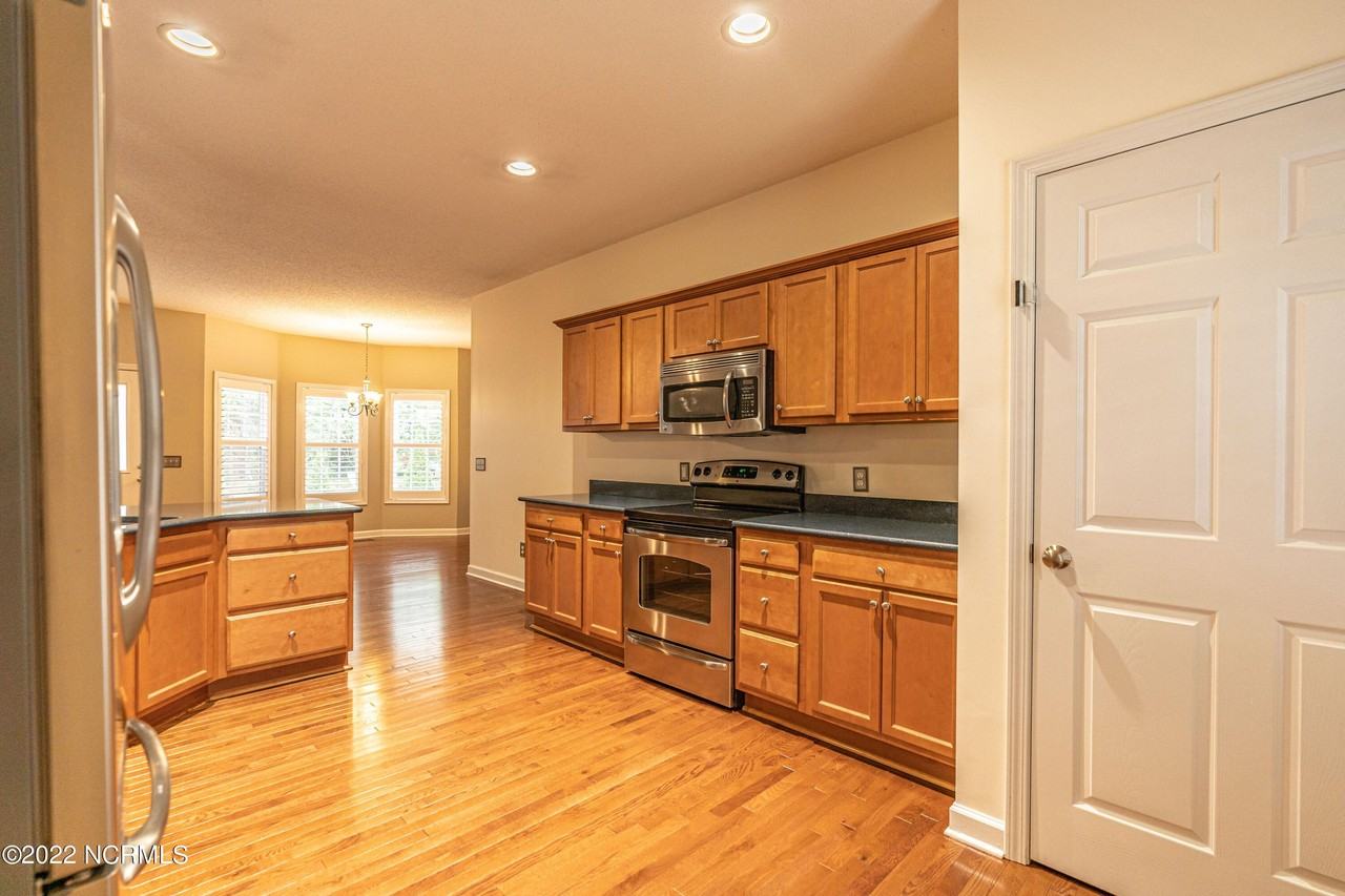 465 Crestview Rd - Photo 4 of 50