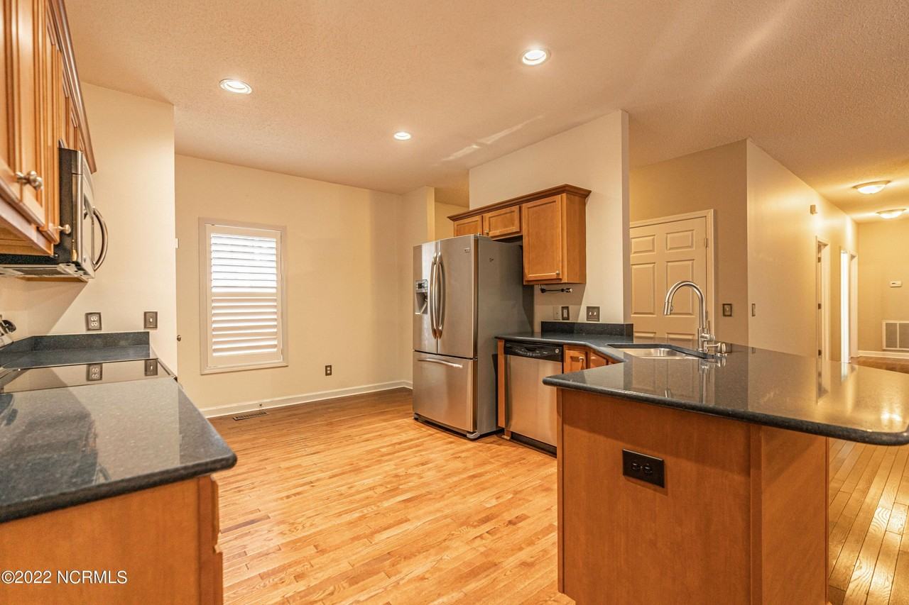 465 Crestview Rd - Photo 5 of 50