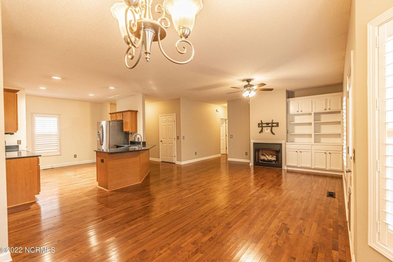 465 Crestview Rd - Photo 6 of 50
