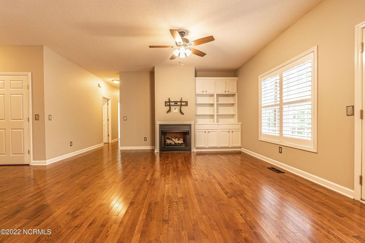 465 Crestview Rd - Photo 7 of 50