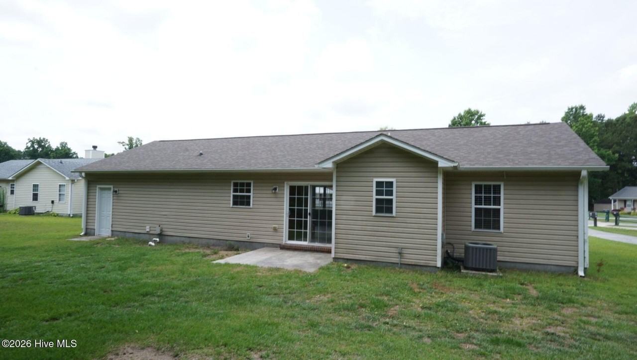 116 Howell Dr - Photo 3 of 30