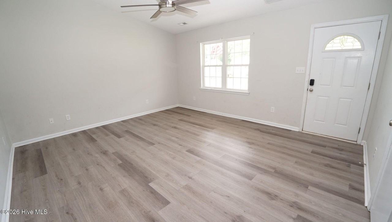 116 Howell Dr - Photo 6 of 30