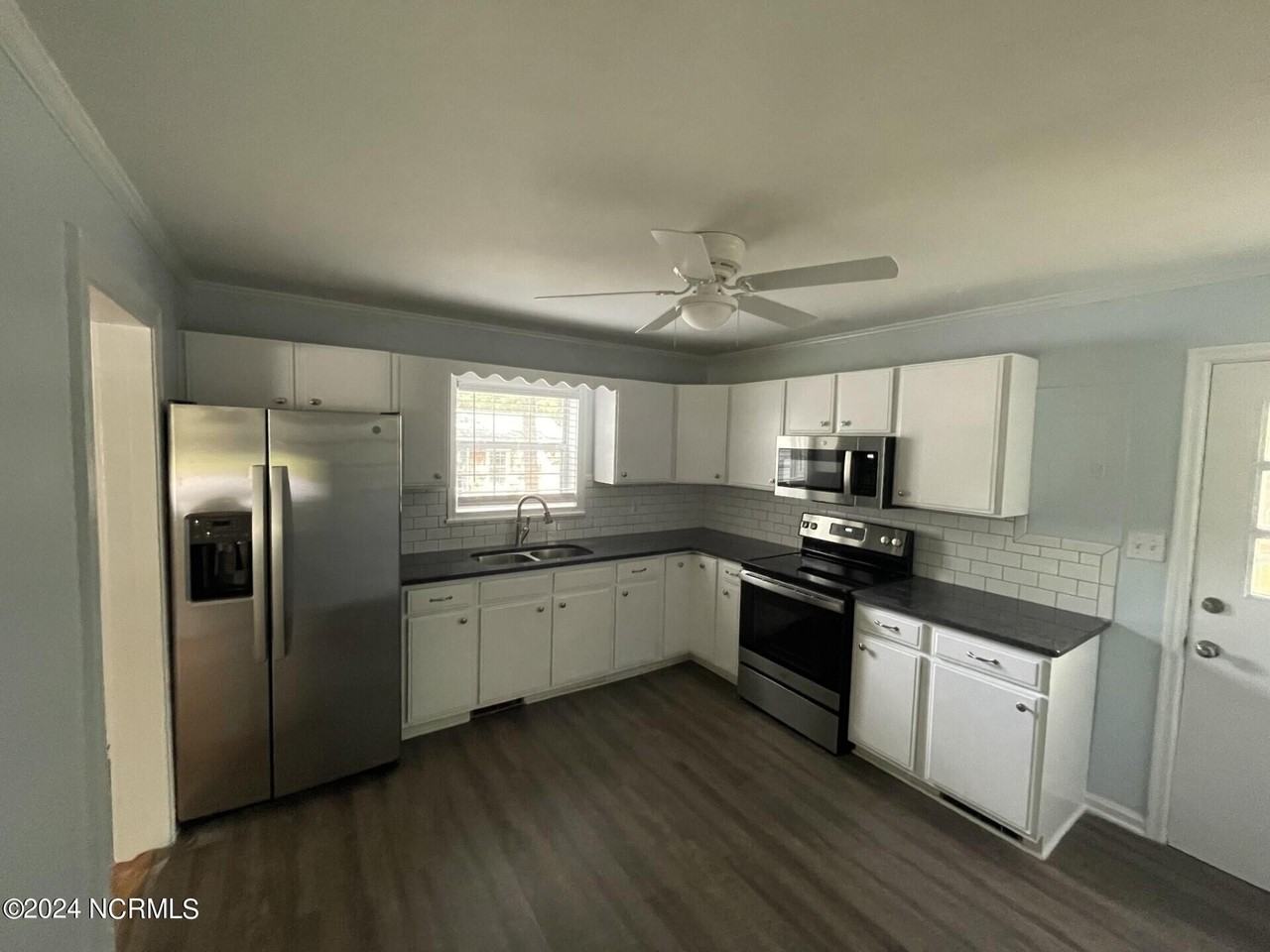 1612 Longwood Dr - Photo 2 of 4