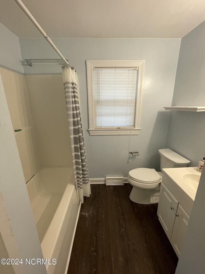 1612 Longwood Dr - Photo 3 of 4