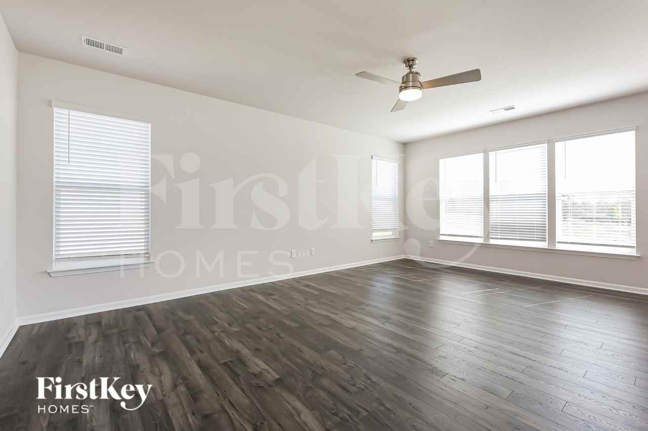 903 Birchcrest Way - Photo 3 of 16