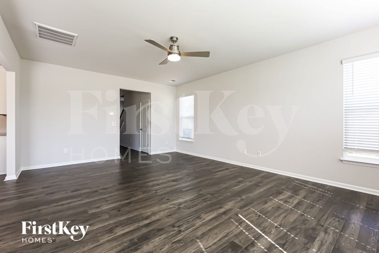 903 Birchcrest Way - Photo 4 of 16