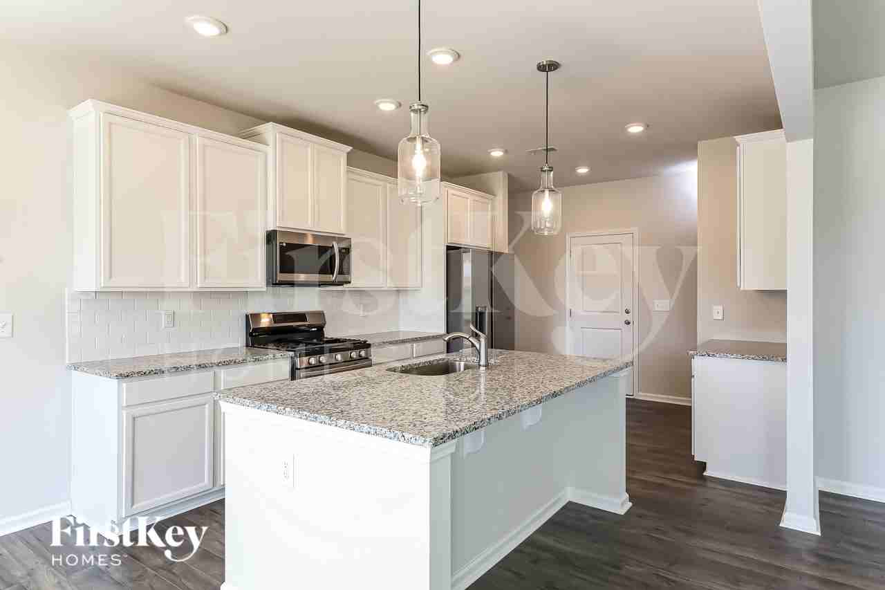 903 Birchcrest Way - Photo 6 of 16