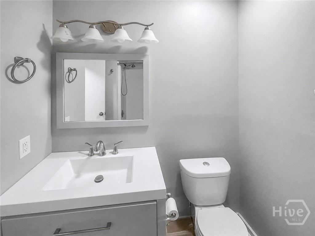 422 Edgewater Rd - Photo 4 of 10