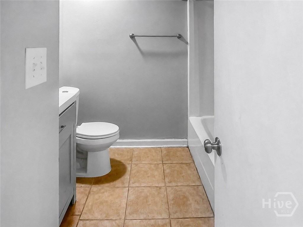 422 Edgewater Rd - Photo 5 of 10