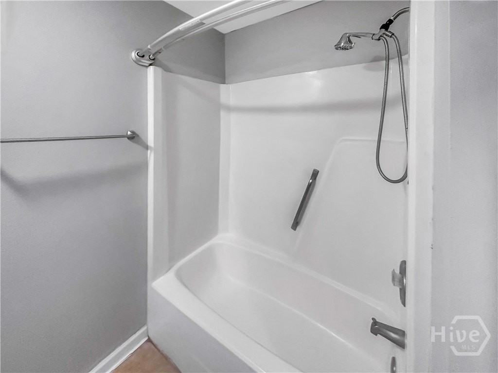 422 Edgewater Rd - Photo 6 of 10