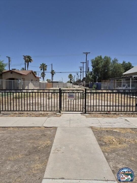 226 S Imperial Ave - Photo 4 of 4