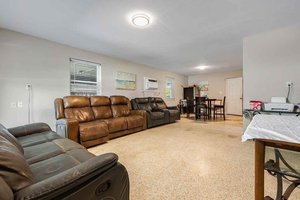 201 4th St - Photo 6 of 19