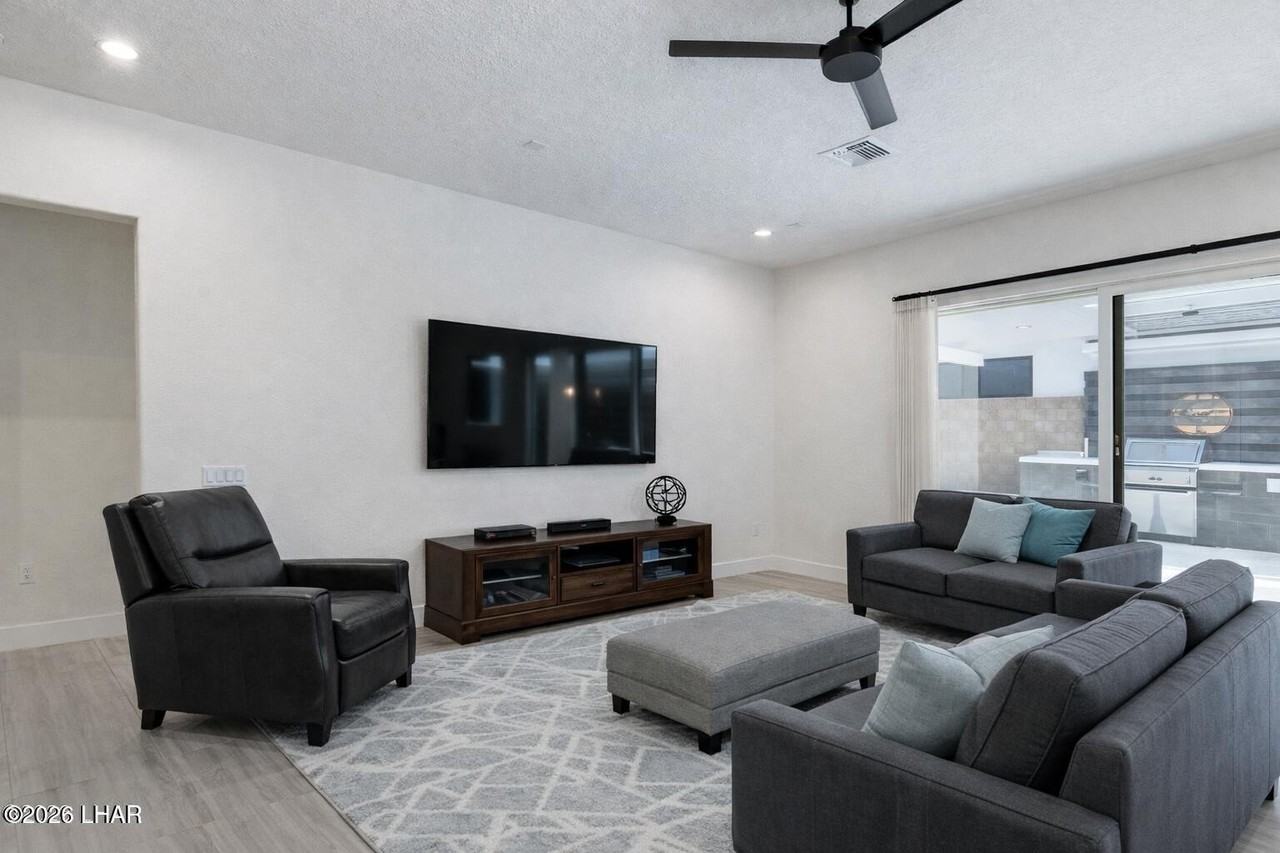 1631 E Laurel Dr - Photo 4 of 50