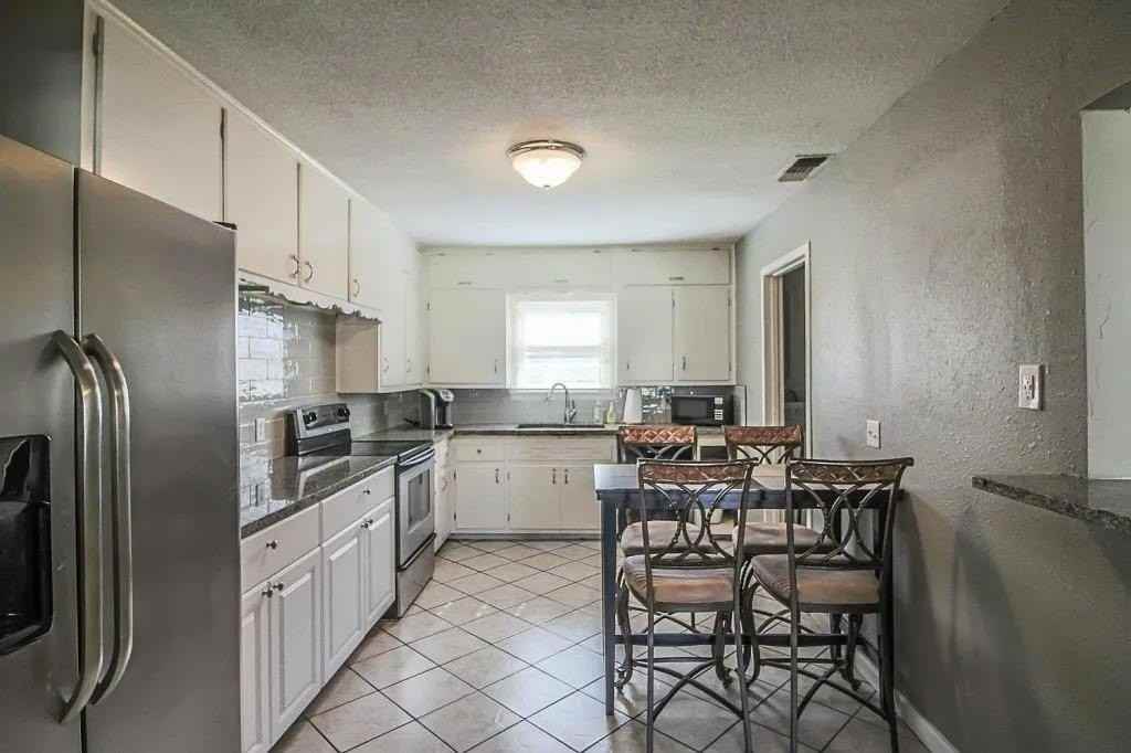 3011 37th St - Photo 5 of 11